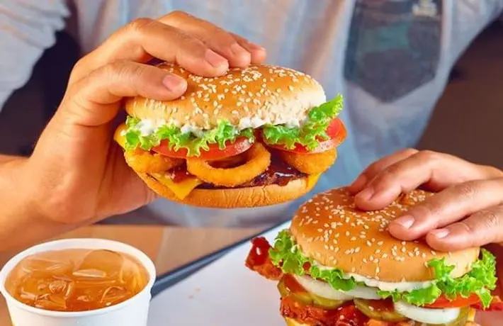Do tira-gosto à refeição completa: Shopping Bela Vista oferece diversas opções de delivery e drive-thru