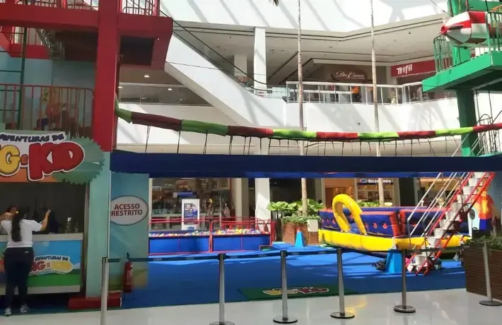 Parque ‘As Aventuras de Big e Kid’ faz a alegria das férias escolares no Shopping Bela Vista
