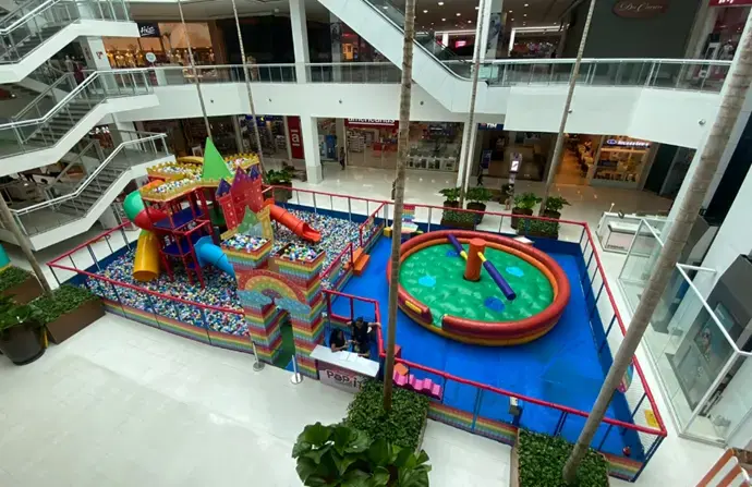 Programação de férias no Shopping Bela Vista tem piscina com mais de 300 mil bolinhas