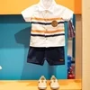 Kidstok – Conjunto Blusa de botão e bermuda: R$ 102,00 | Sapato: R$ 94,00