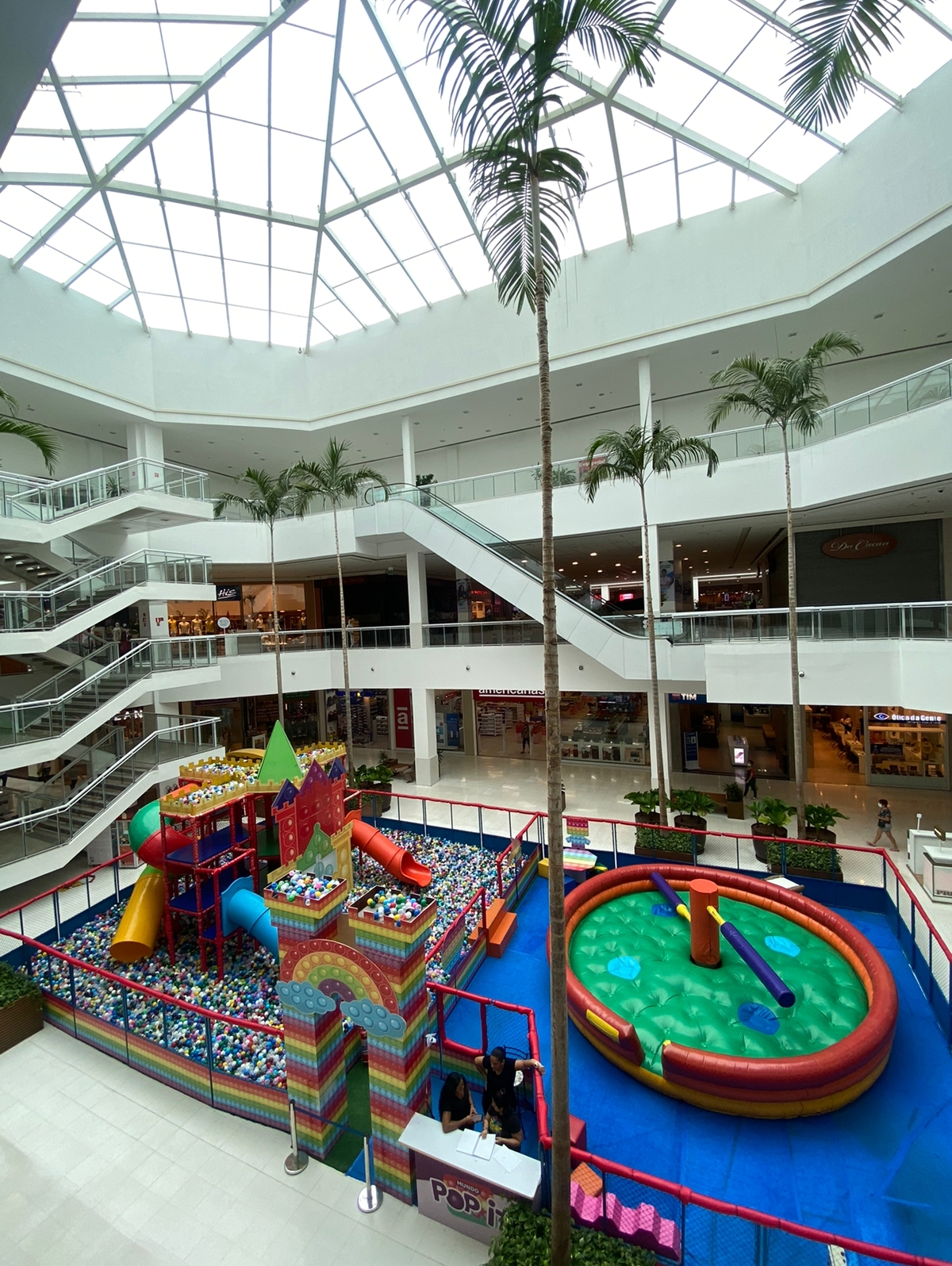 Programação de férias no Shopping Bela Vista tem piscina com mais de 300 mil bolinhas